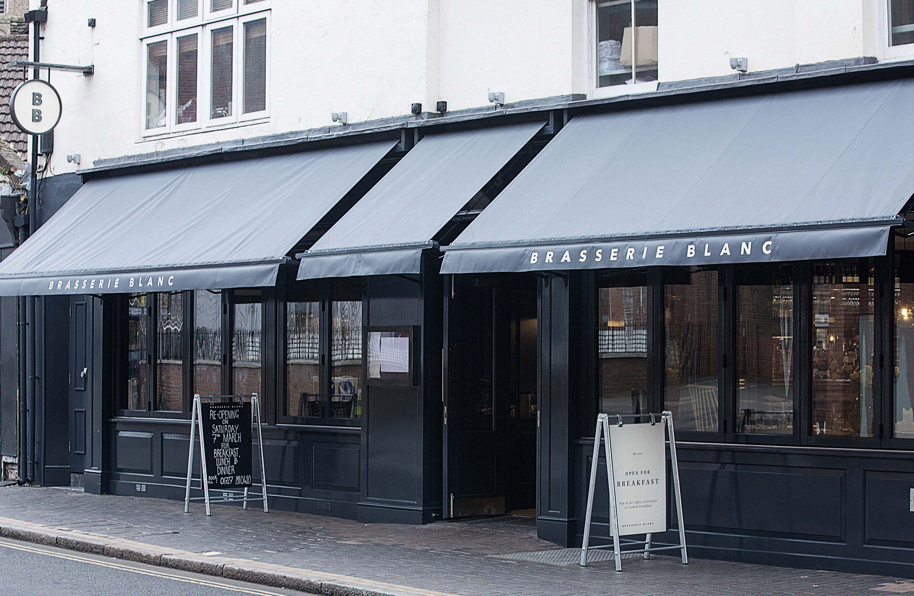 Akme Brasserie Blanc Exterior